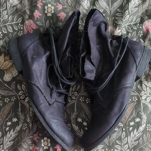 Stylish Black Women's Lace-up Boots